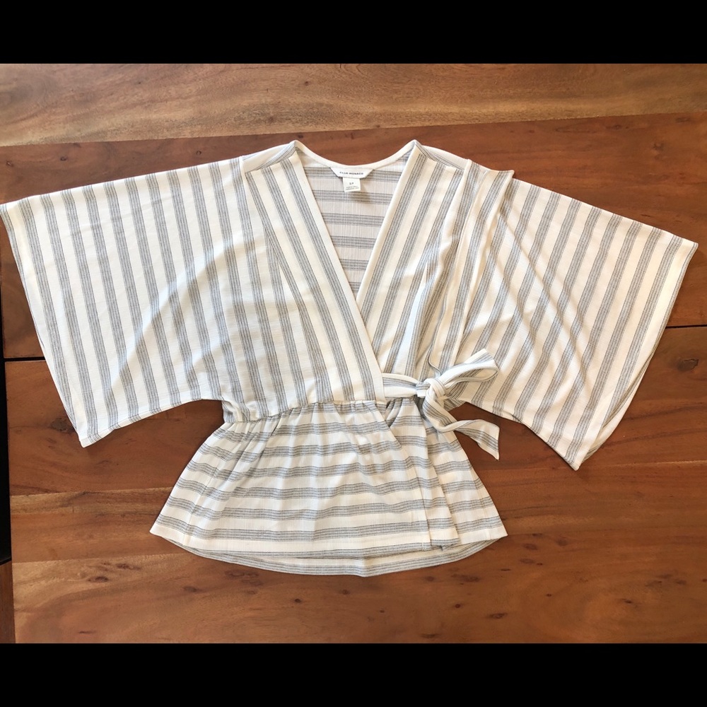 Club Monaco wide arm wrap/tie top